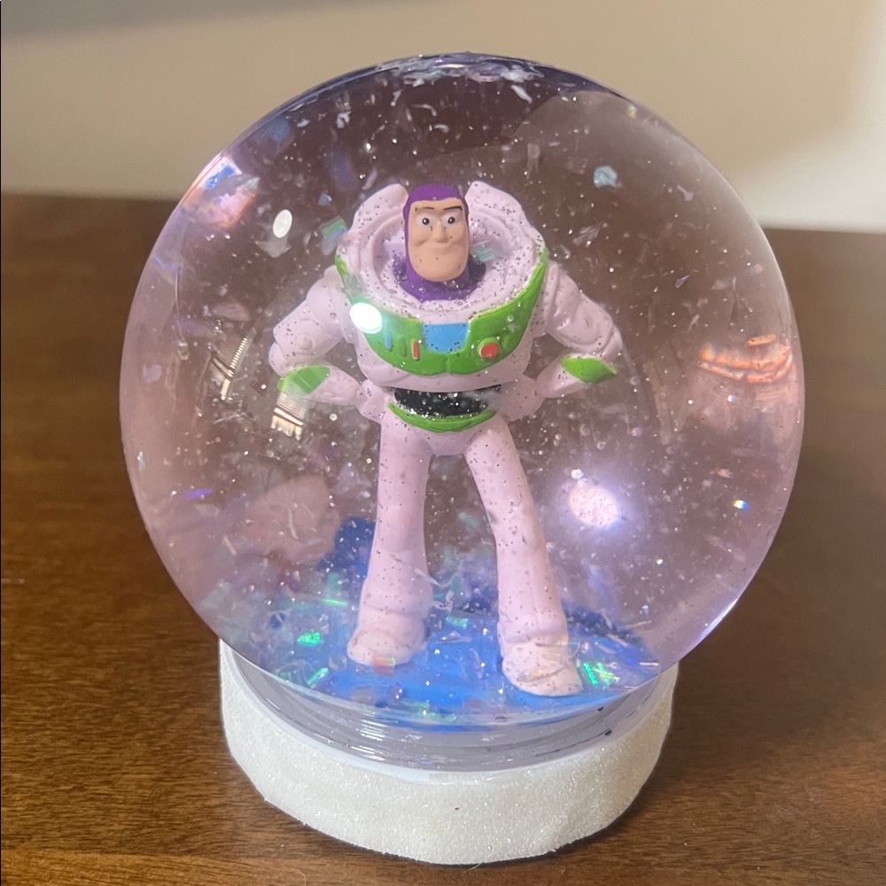 BUZZ LIGHTYEAR Snow Globe